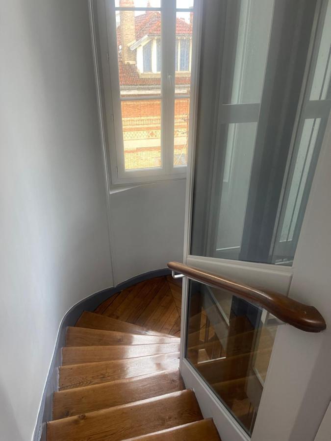 Paris Centre Dernier Etage Vue Ascenseur Apartment Exterior photo